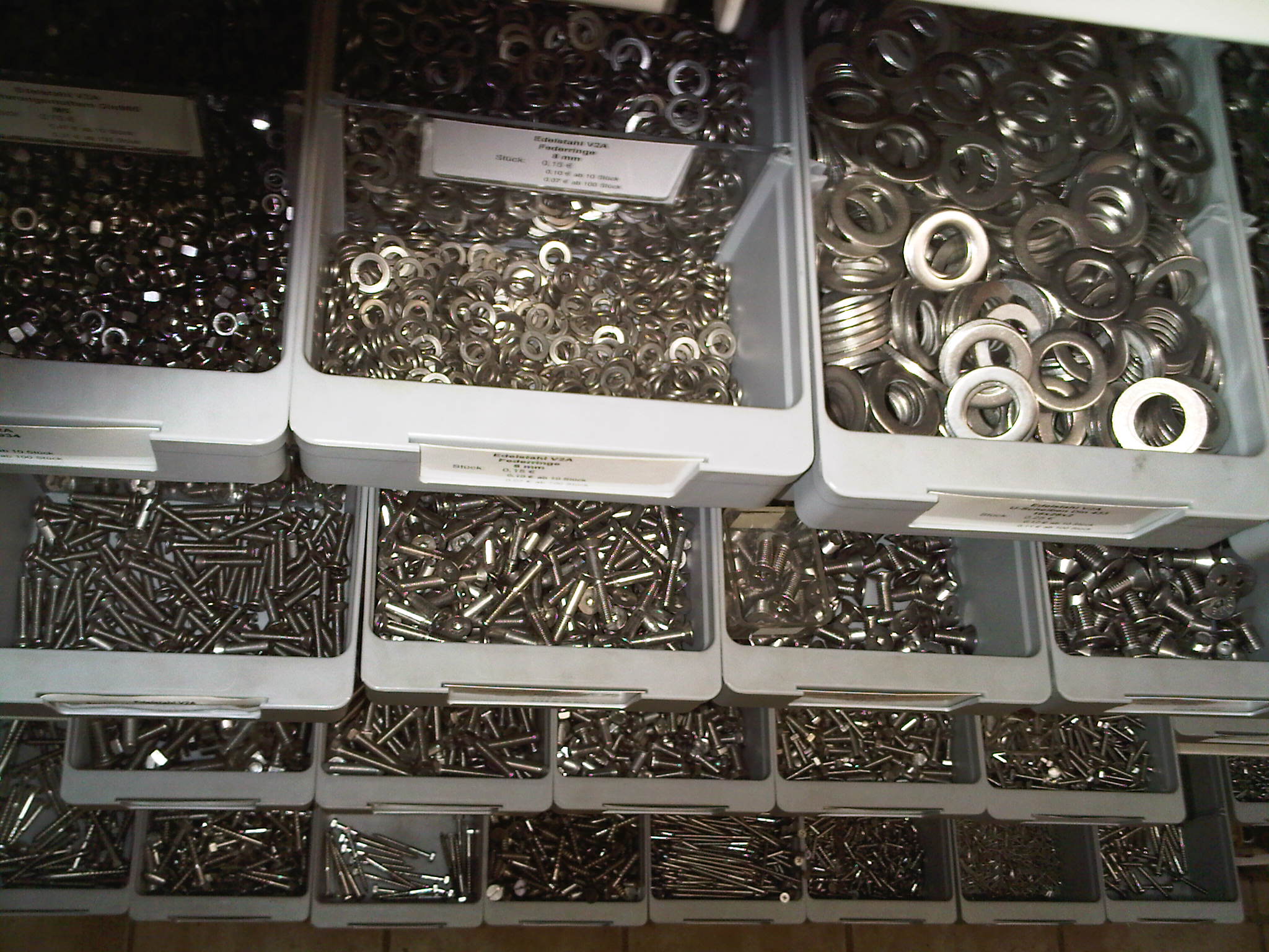 Schrauben etc.
